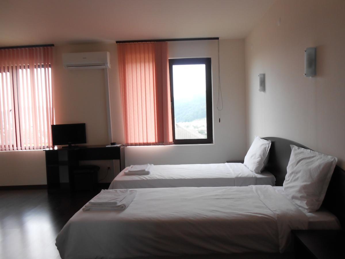 Hotel Enchevi Кирково Экстерьер фото