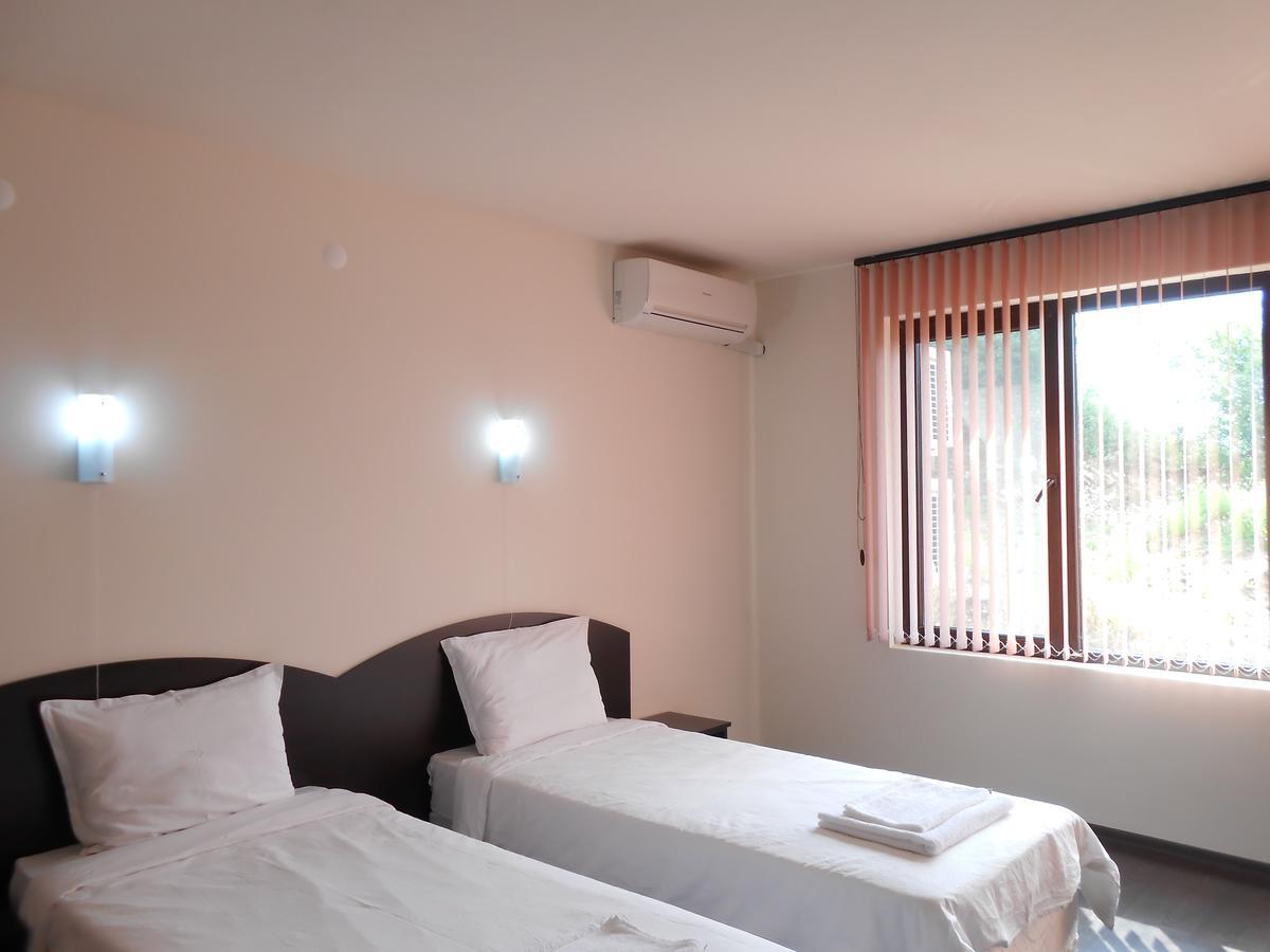 Hotel Enchevi Кирково Экстерьер фото