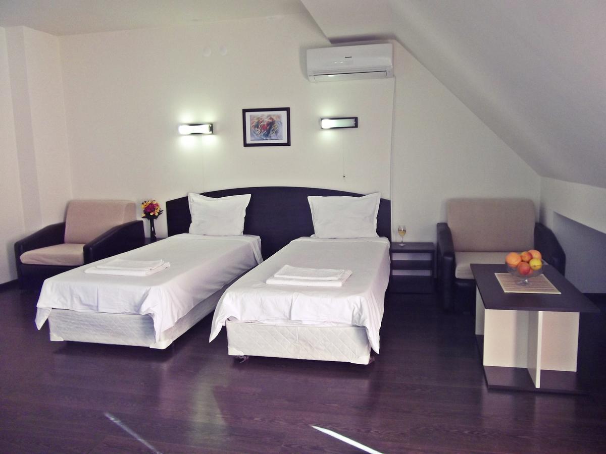 Hotel Enchevi Кирково Экстерьер фото