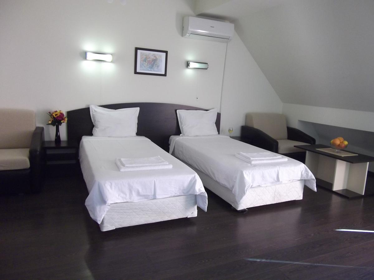 Hotel Enchevi Кирково Экстерьер фото